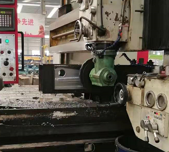 端梁刨平機(jī)-防止變速箱滲油 端梁刨平機(jī)-防止變速箱滲油