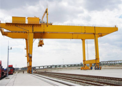 西藏尼木拉日線-集裝箱門機(jī)案例