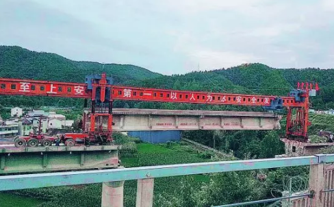 襄陽(yáng)TJ180鐵路架橋機(jī)案例