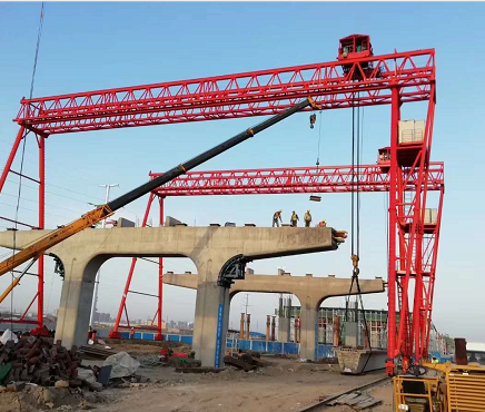 中國(guó)交建西寧龍門(mén)吊提梁