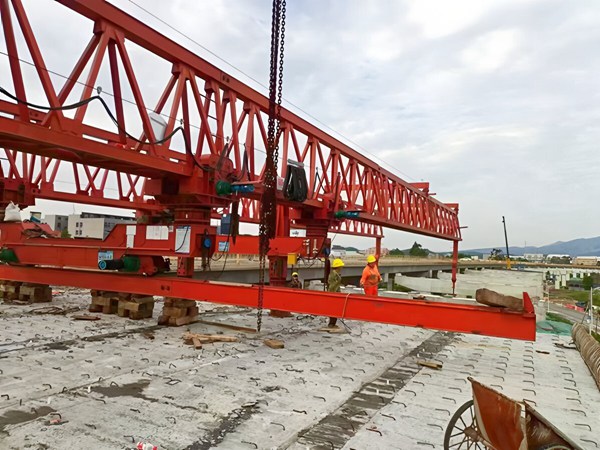 山東威海步履式架橋機(jī)與